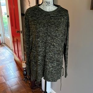 EUC Beautiful Lace Up Detail on sides Heather Green sweater by Relativity XL